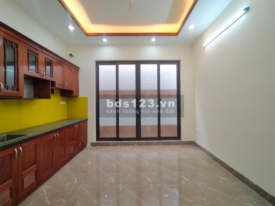 Bán nhà ngõ Đê Trần Khát Chân Quận Hai Bà Trưng Hà Nội, dt 40m2 5 tầng ngõ rộng
