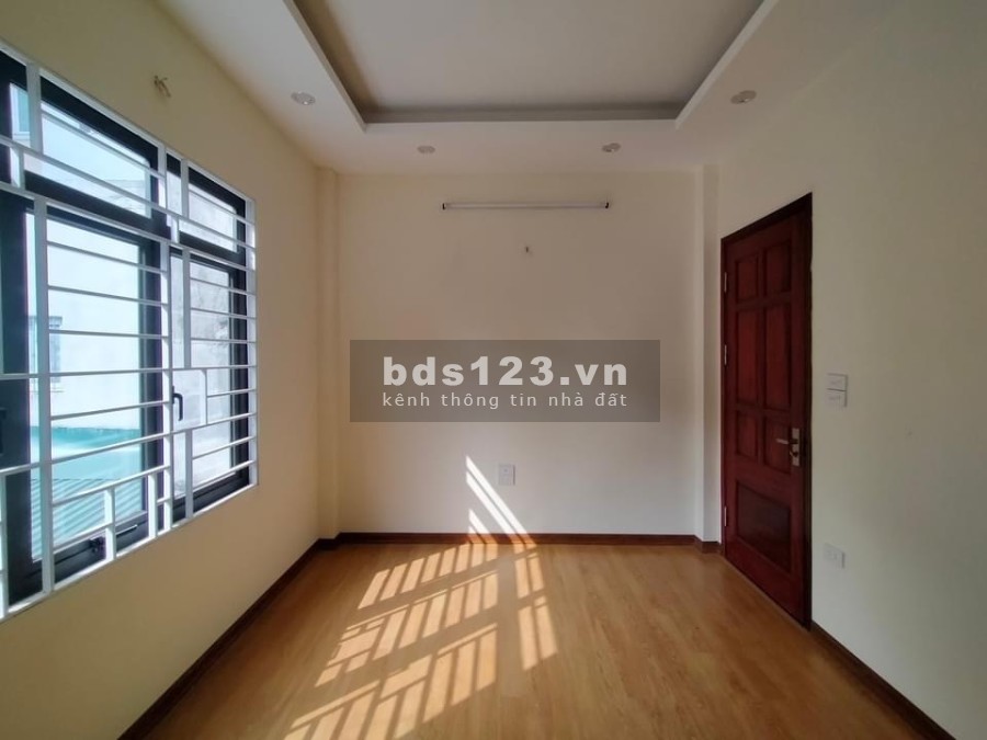 Bán nhà ngõ Đê Trần Khát Chân Quận Hai Bà Trưng Hà Nội, dt 40m2 5 tầng ngõ rộng