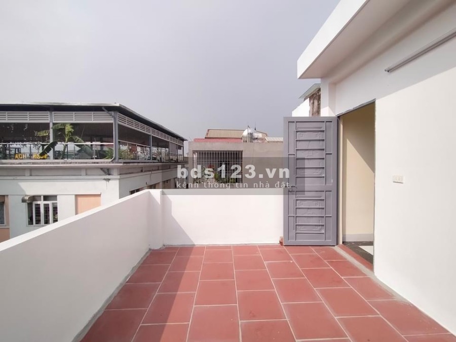 Bán nhà ngõ Đê Trần Khát Chân Quận Hai Bà Trưng Hà Nội, dt 40m2 5 tầng ngõ rộng