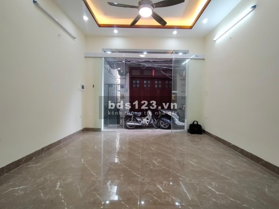 Bán nhà ngõ Đê Trần Khát Chân Quận Hai Bà Trưng Hà Nội, dt 40m2 5 tầng ngõ rộng
