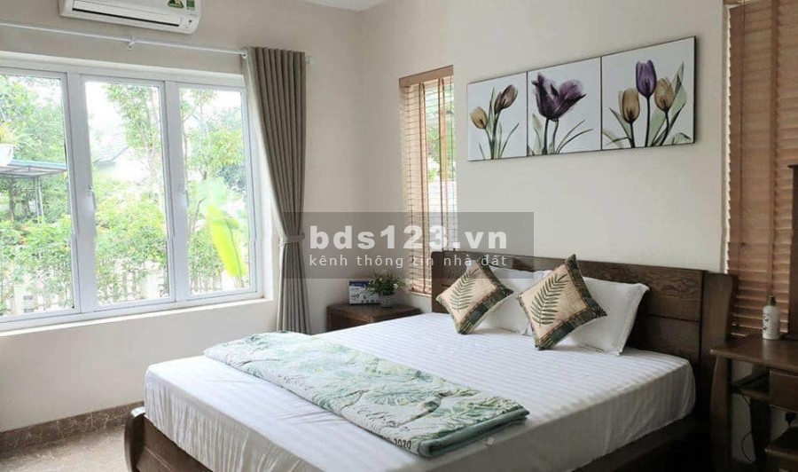 Gia đình bán lại căn biệt thư đã hoàn thiện - giá 3, x tỷ. Có sân vườn và khu vui chơi