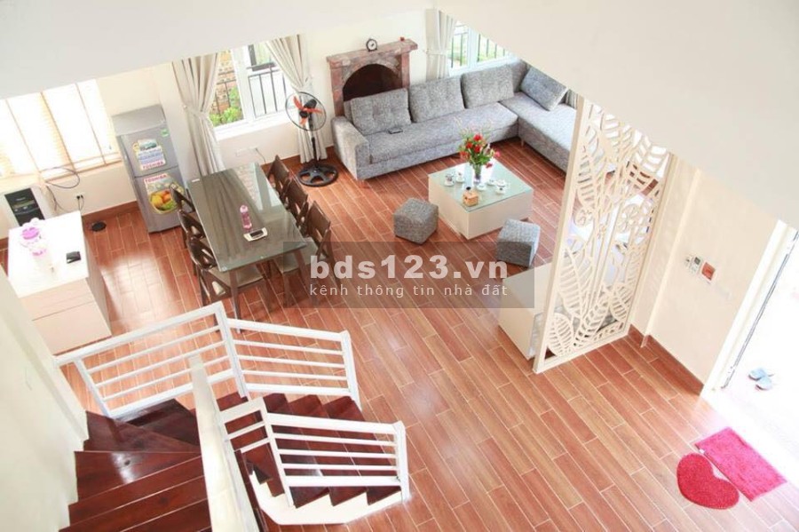 Gia đình bán lại căn biệt thư đã hoàn thiện - giá 3, x tỷ. Có sân vườn và khu vui chơi