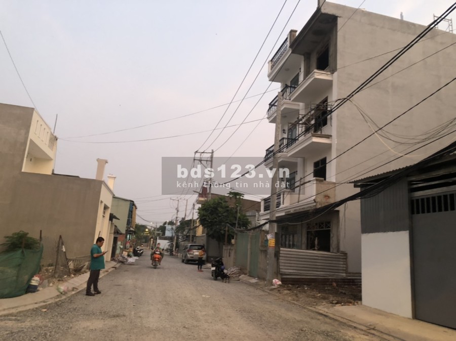 Nhà Thạnh Lộc Quận 12 nhà nguyên căn sổ hồng riêng 1 trệt, 3 lầu đúc, sân thượng lớn
