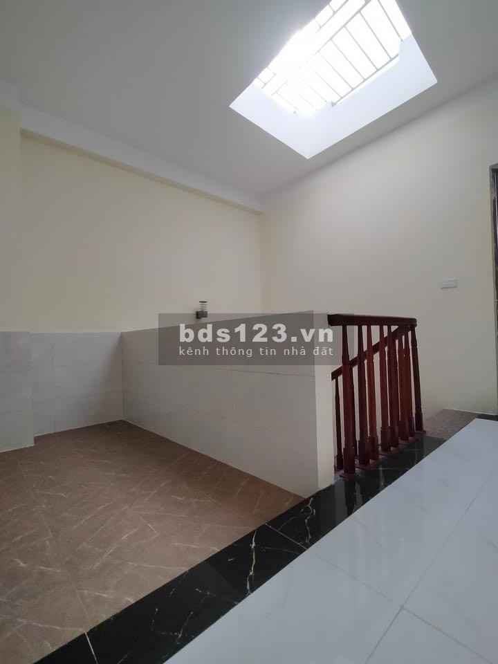Bán nhà ngõ Đê Trần Khát Chân Quận Hai Bà Trưng Hà Nội, dt 40m2 5 tầng ngõ rộng