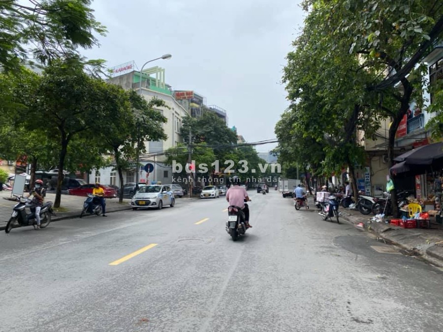 Bán nhà phố Nguyễn Thị Định, phân lô, vỉa hè kinh doanh ô tô tránh, khu vực Vip giá tốt