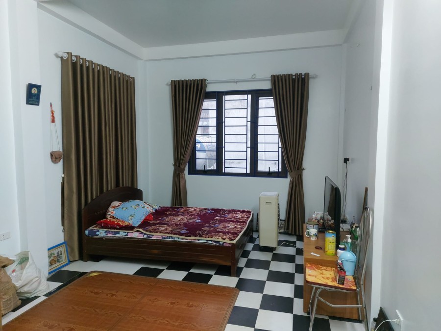 Cần bán nhà lô góc Thanh Am Long Biên dt 62m, mt 8m nhỉnh 7 tỷ ô tô đỡ cửa, lh 0932220658