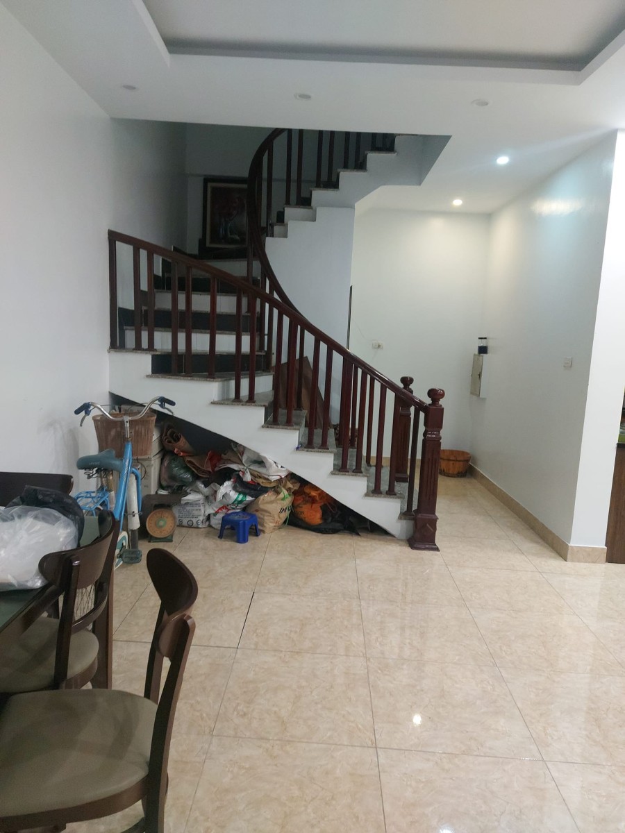 Cần bán nhà lô góc Thanh Am Long Biên dt 62m, mt 8m nhỉnh 7 tỷ ô tô đỡ cửa, lh 0932220658