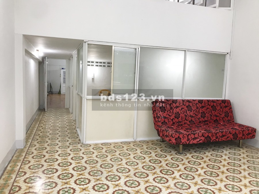 Cho thuê căn hộ ngay trung tâm Quận 5, giá 9.5 triệu/tháng, khu vực an ninh dân trí cao, yên tĩnh