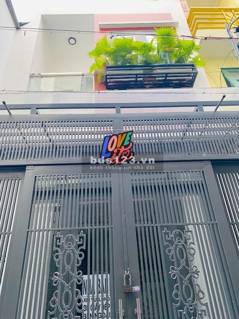 Bán Nhà đẹp đường Tô Hiến Thành, 3 tầng, 45m2, ngang hơn 4m, giá 5 tỷ hơn.