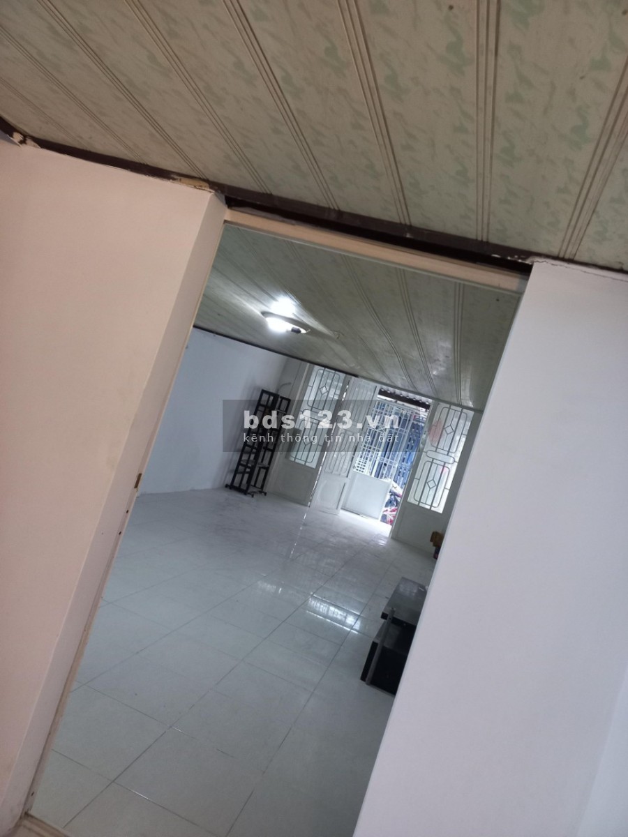 Bán nhà Bến Mễ Cốc Quận 8, hèm rộng xe ba gác, gần chợ gần trường học, giá 2 tỷ 85