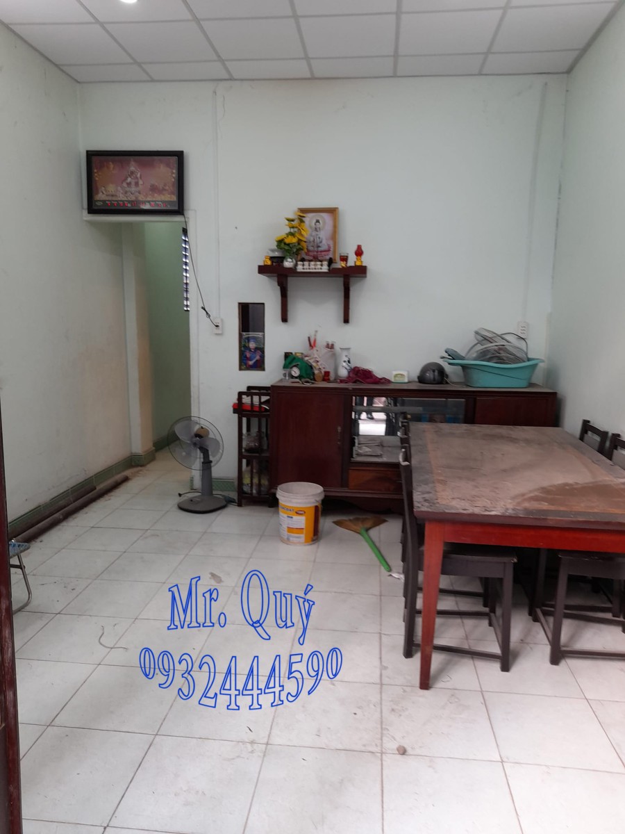 Chủ sang nhà mới cần bán nhà diện tích 79m2, hẻm Lạc Long Quân, Tân Bình, giá chỉ 6.99 tỷ