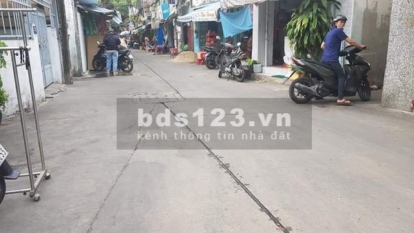 Bán nhà nguyên căn Quận 11 hẻm xe hơi ô tô đổ cửa chỉ nhỉnh 3.5 tỷ, lh 0902421633