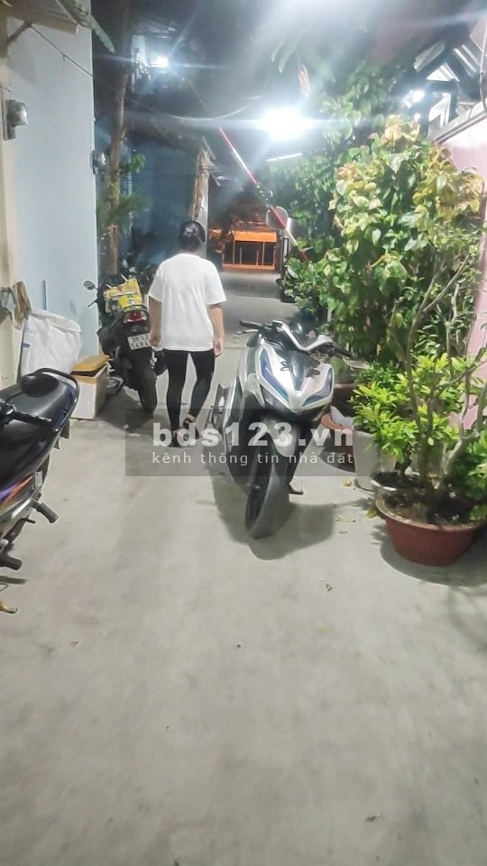 Bán Dãy trọ có 6 phòng cho thuê, 1 trệt, 1 lửng liên hệ 0566647863, bàn giao ngay