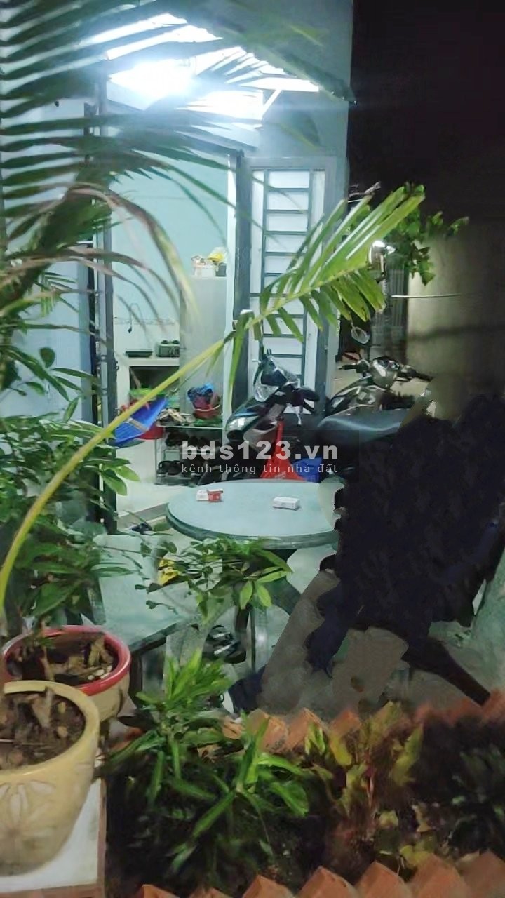 Bán Dãy trọ có 6 phòng cho thuê, 1 trệt, 1 lửng liên hệ 0566647863, bàn giao ngay