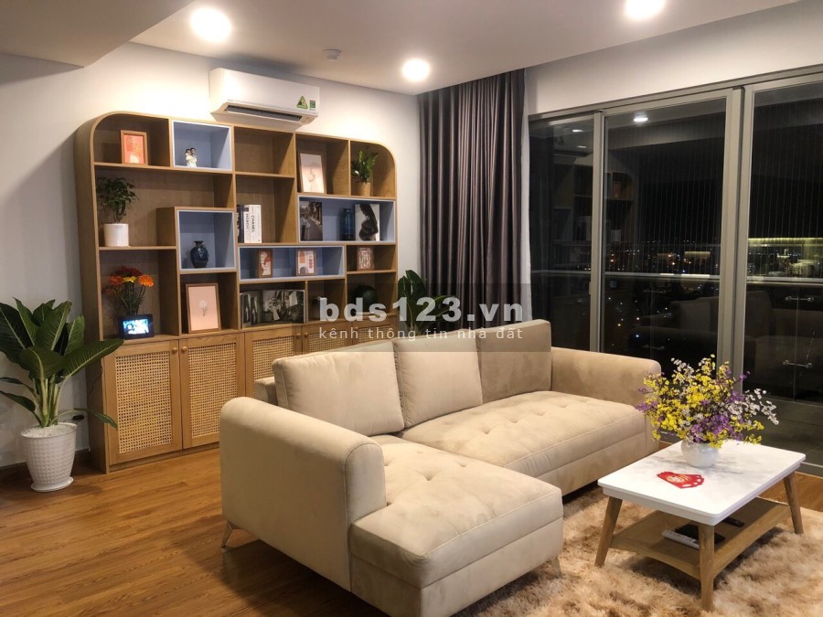 Cần bán gấp CH River Panorama, P Phú Thuận, Q7, Dt 114m2, 3PN, 2WC.