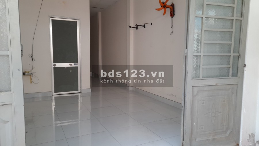 Nhà nguyên căn cho thuê trung tâm thành phố Thủ Đức, đường lớn, có sân để xe thoải mái