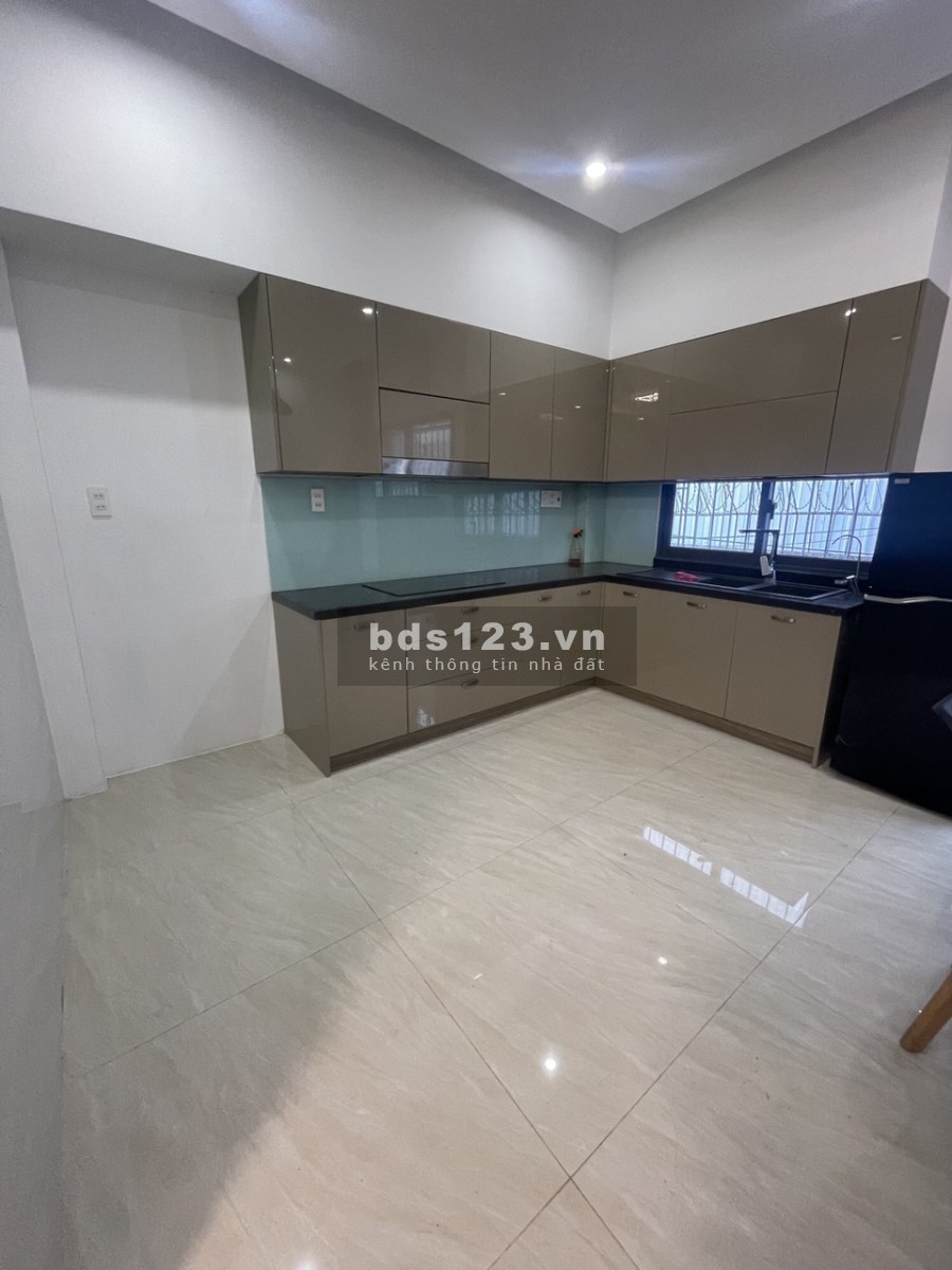 Nhà mặt phố cần bán đi định cư nước ngoài đường Hoà Mỹ 8, quận Liên Chiểu. Giá 5,4 tỷ