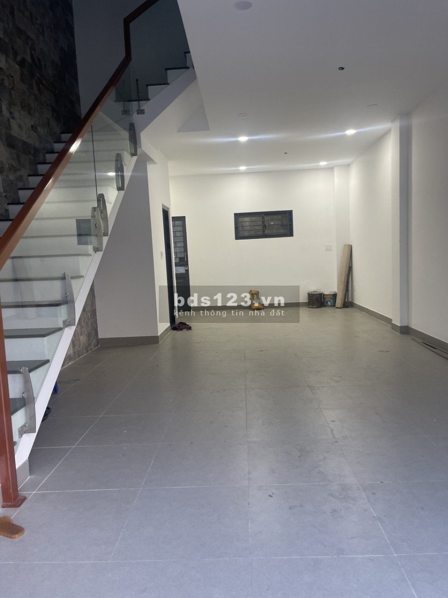 Nhà mặt phố cần bán đi định cư nước ngoài đường Hoà Mỹ 8, quận Liên Chiểu. Giá 5,4 tỷ