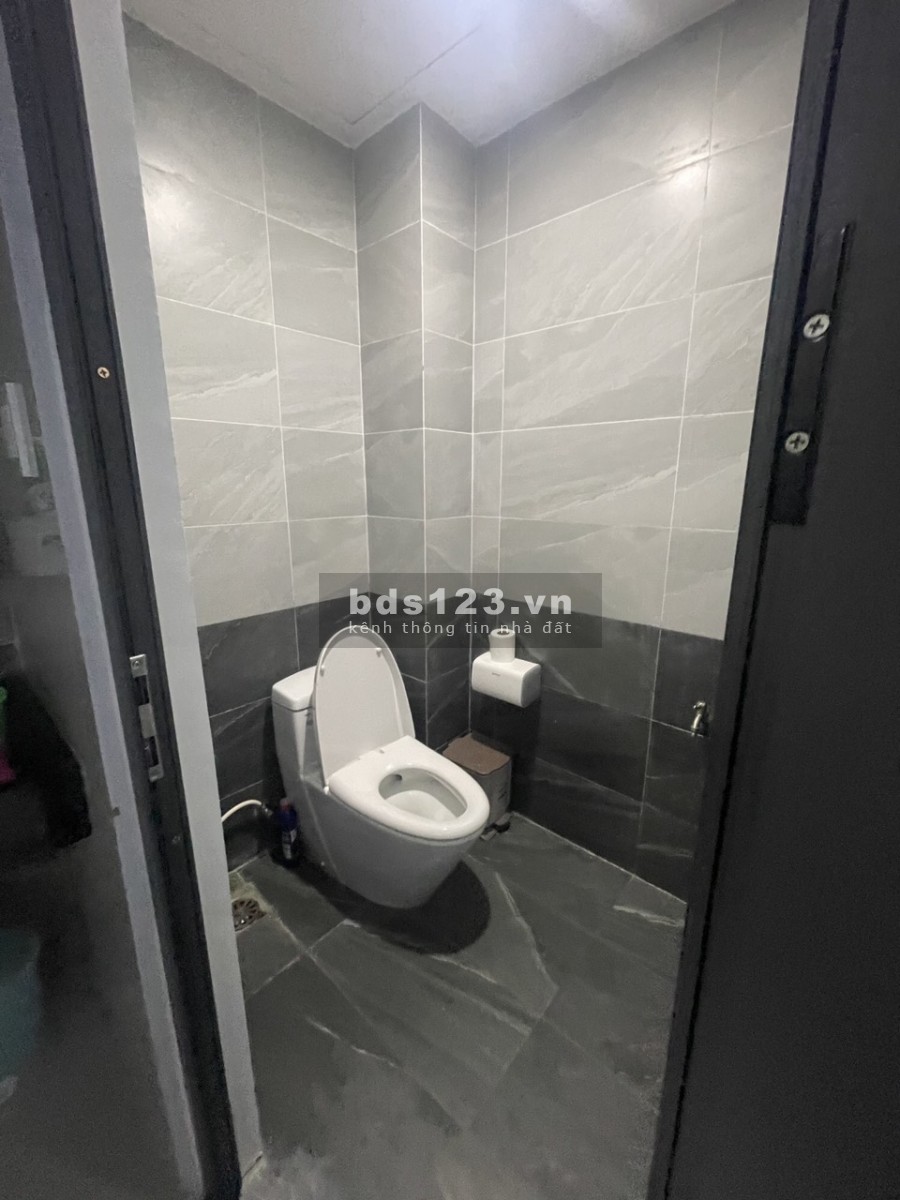 Nhà mặt phố cần bán đi định cư nước ngoài đường Hoà Mỹ 8, quận Liên Chiểu. Giá 5,4 tỷ