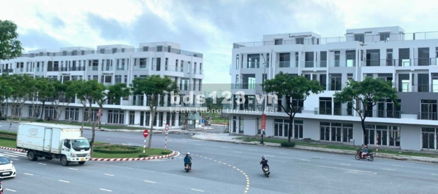 Cần bán shophouse tâm huyết đúc 4 tầng kiên cố, diện tích 497m2 2 mặt tiền khu dân cư