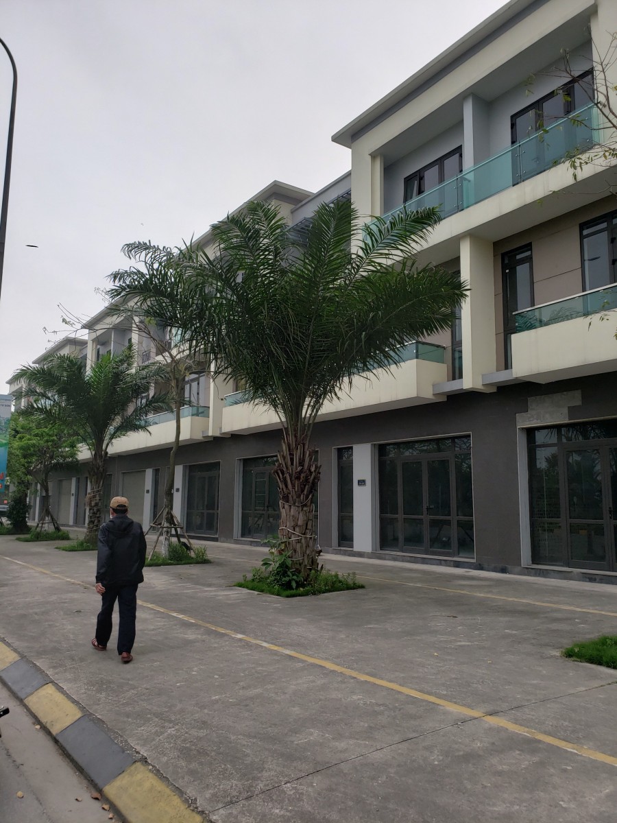 Bán căn Shophouse 3 tầng 120m2, hướng Đông, mặt đường Hữu Nghị 56m giá 12xxxx, Từ Sơn, Bắc Ninh
