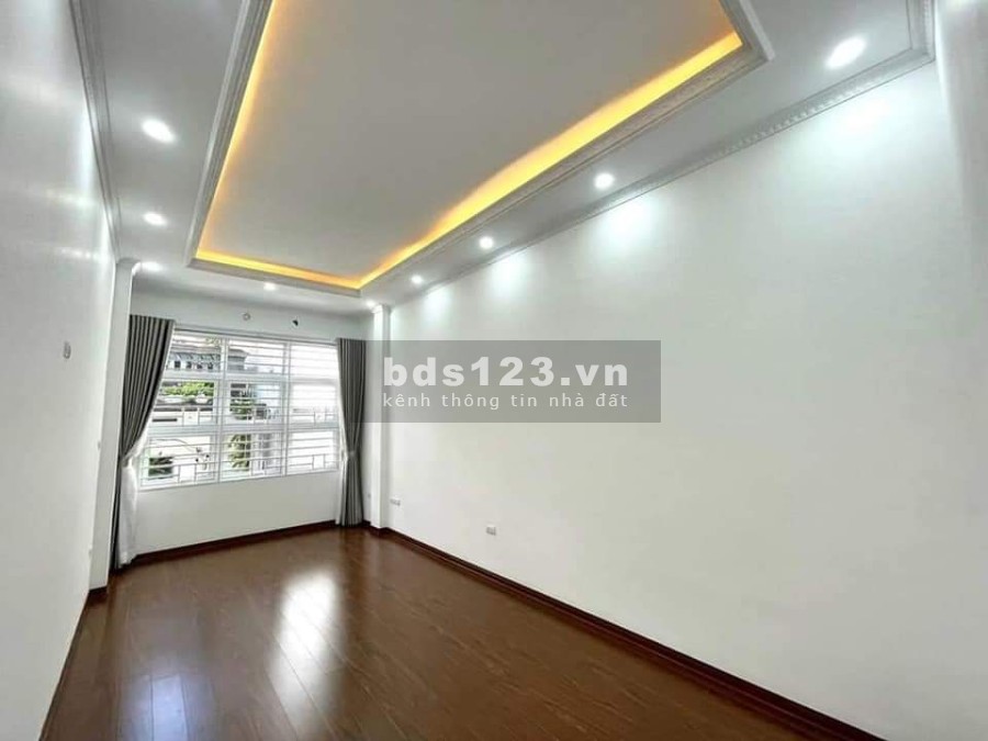 Bán nhà xây mới ở Nguyễn Sơn, Nguyễn Văn Cừ, Ngọc Lâm dt 31m2 5 tầng, giá 4tỷ full nội thất