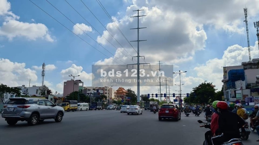 Nhà mặt tiền Phạm Văn Đồng 4 tầng dưới 3 tỷ Quận Gò Vấp sổ chính chủ lh 0902860959