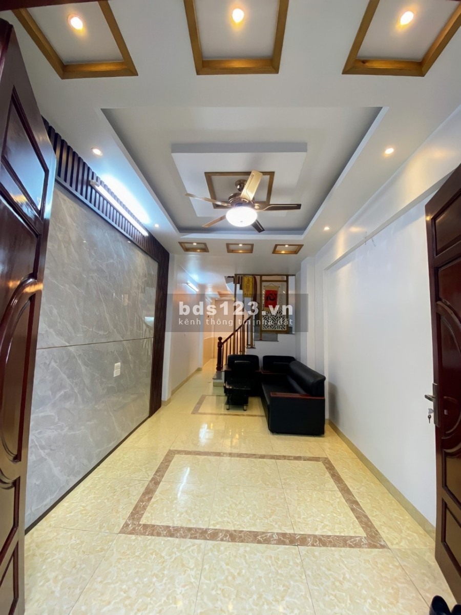 Bán nhà Nam Dư, Lĩnh Nam ô tô đỗ cửa, gần phố 6 phòng ngủ diện tích rộng, dt 38m2, giá 3.7 tỷ