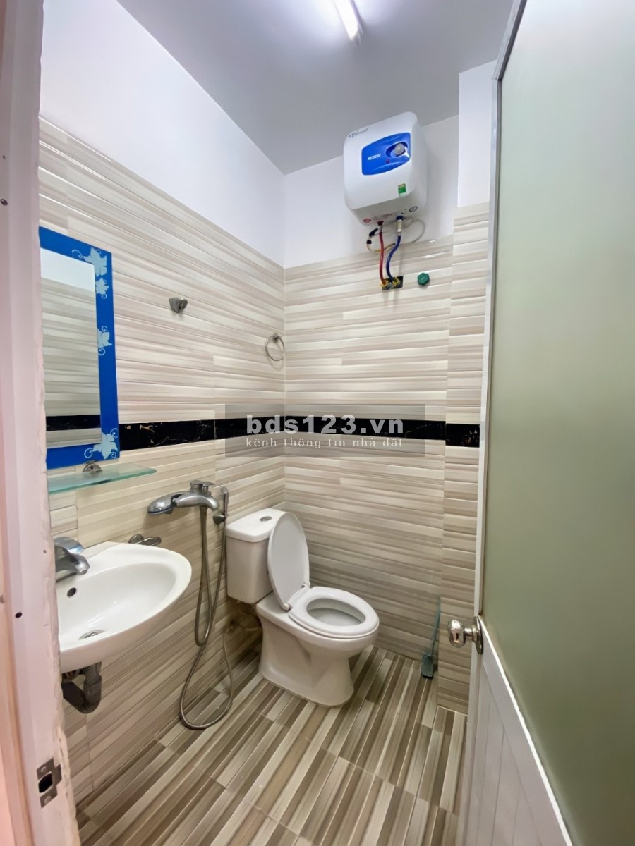 Bán nhà Nam Dư, Lĩnh Nam ô tô đỗ cửa, gần phố 6 phòng ngủ diện tích rộng, dt 38m2, giá 3.7 tỷ