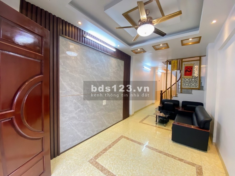 Bán nhà Nam Dư, Lĩnh Nam ô tô đỗ cửa, gần phố 6 phòng ngủ diện tích rộng, dt 38m2, giá 3.7 tỷ