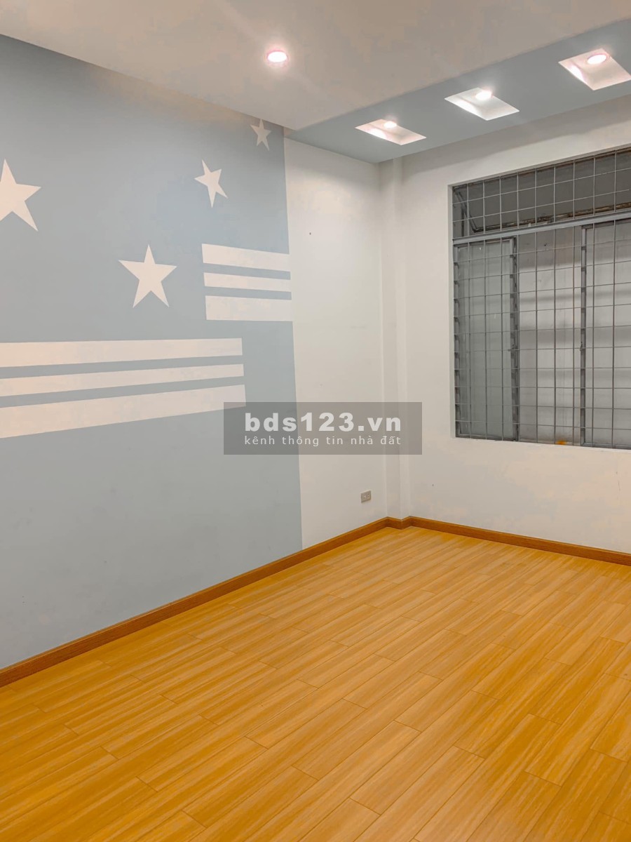 Cho thuê nhà 3 tầng mặt tiền Hòa Cường Nam liên hệ 0935630373 giá 12 triệu/tháng