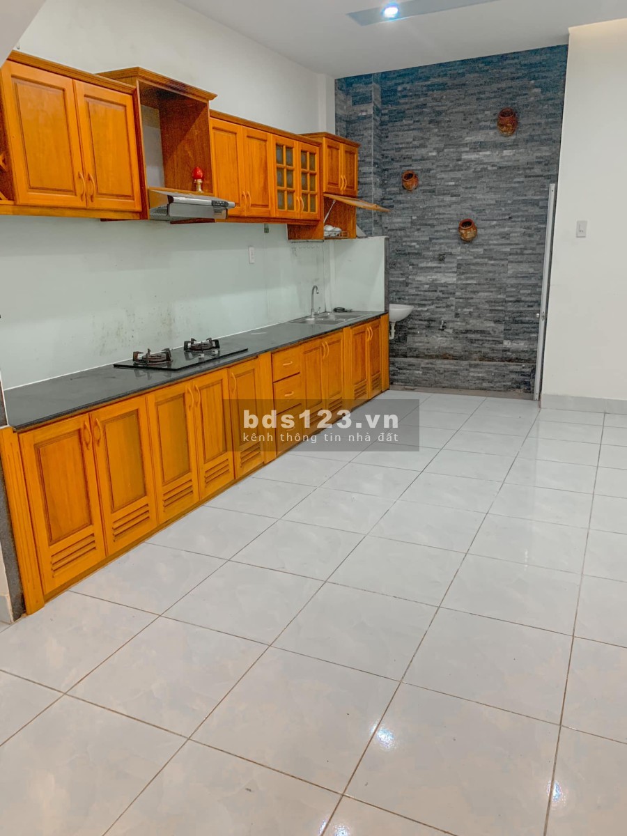 Cho thuê nhà 3 tầng mặt tiền Hòa Cường Nam liên hệ 0935630373 giá 12 triệu/tháng