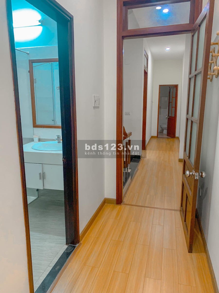 Cho thuê nhà 3 tầng mặt tiền Hòa Cường Nam liên hệ 0935630373 giá 12 triệu/tháng