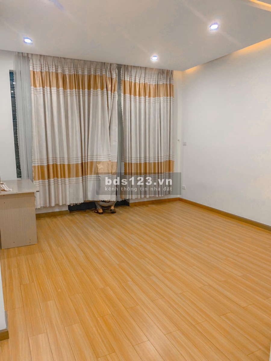 Cho thuê nhà 3 tầng mặt tiền Hòa Cường Nam liên hệ 0935630373 giá 12 triệu/tháng