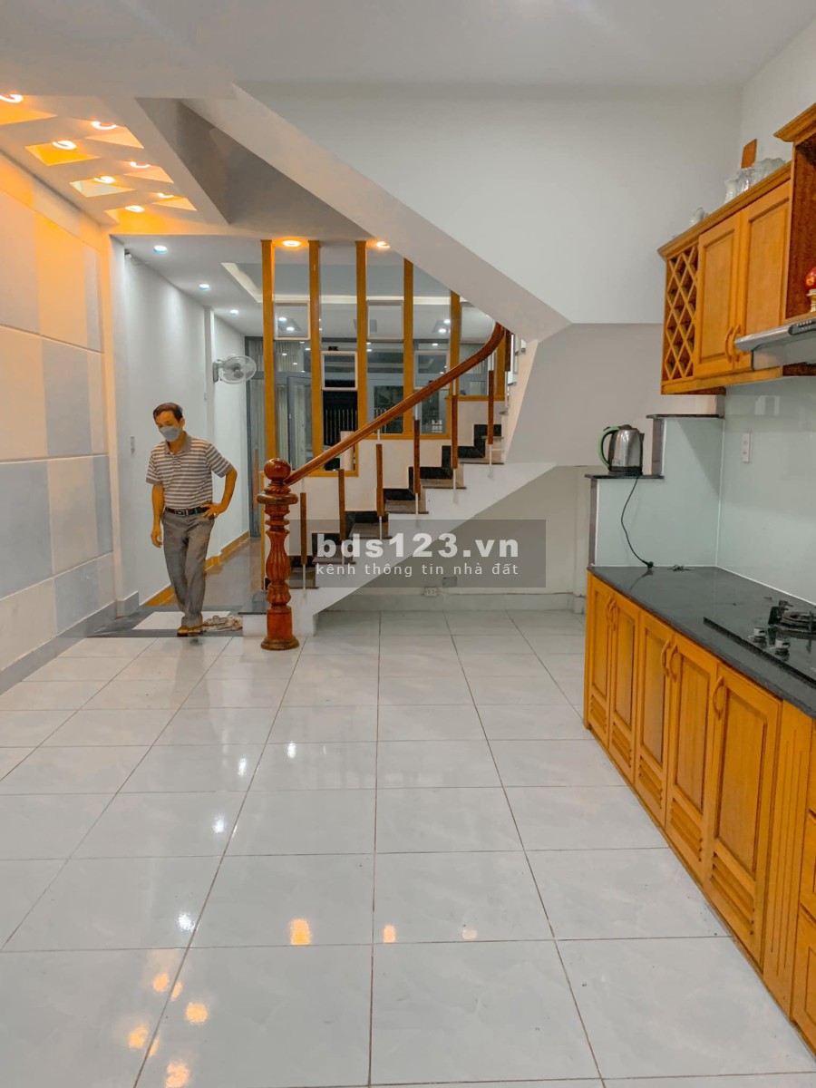 Cho thuê nhà 3 tầng mặt tiền Hòa Cường Nam liên hệ 0935630373 giá 12 triệu/tháng