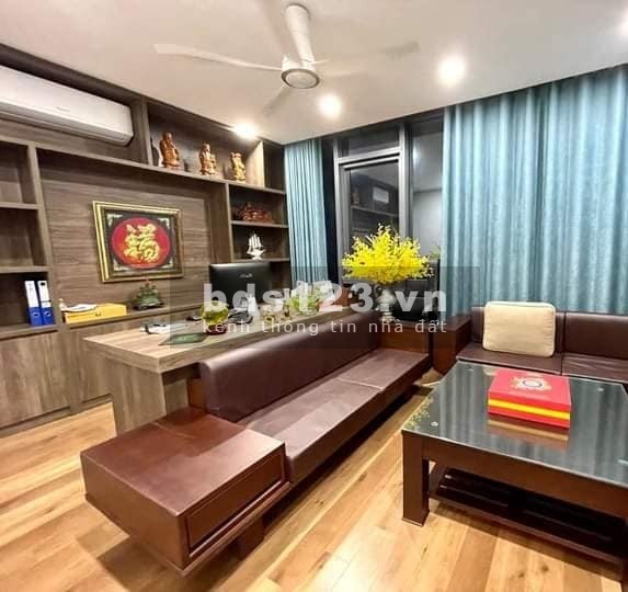 Tòa nhà Văn phòng Trần Vỹ 8 Tầng, Lô góc, Vỉa hè rộng, ô tô tránh, giá bán chỉ 21.5 tỷ