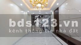 Bán nhà 5 tầng đẹp phố Thượng Thanh, Thượng Cát, diện tích 31m2 5 tầng, giá 3.1 tỷ