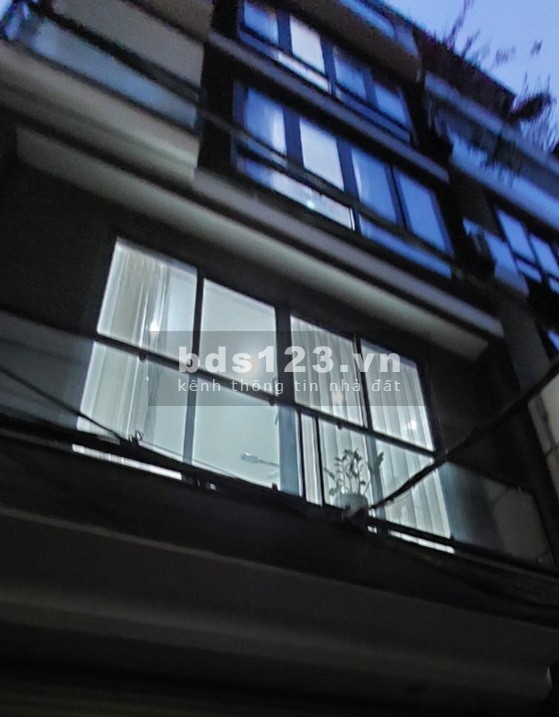 Bán nhanh nhà dân xây ở Nguyễn Văn Cừ, Bồ Đề DT 53m2 5 tầng, giá 8.3 tỷ ngõ ô tô