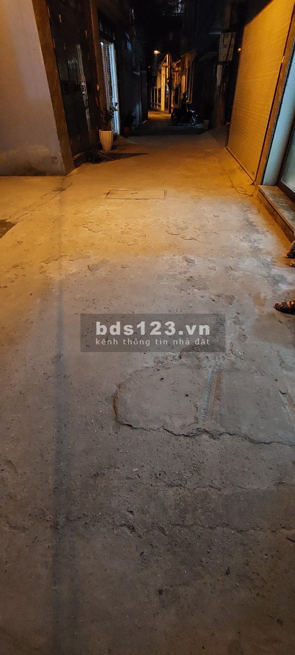 Bán gấp nhà dân xây ở Gia Thuỵ, Nguyễn Văn Cừ dt 36m2, 5 tầng giá 4.9tỷ ô tô đỗ cửa