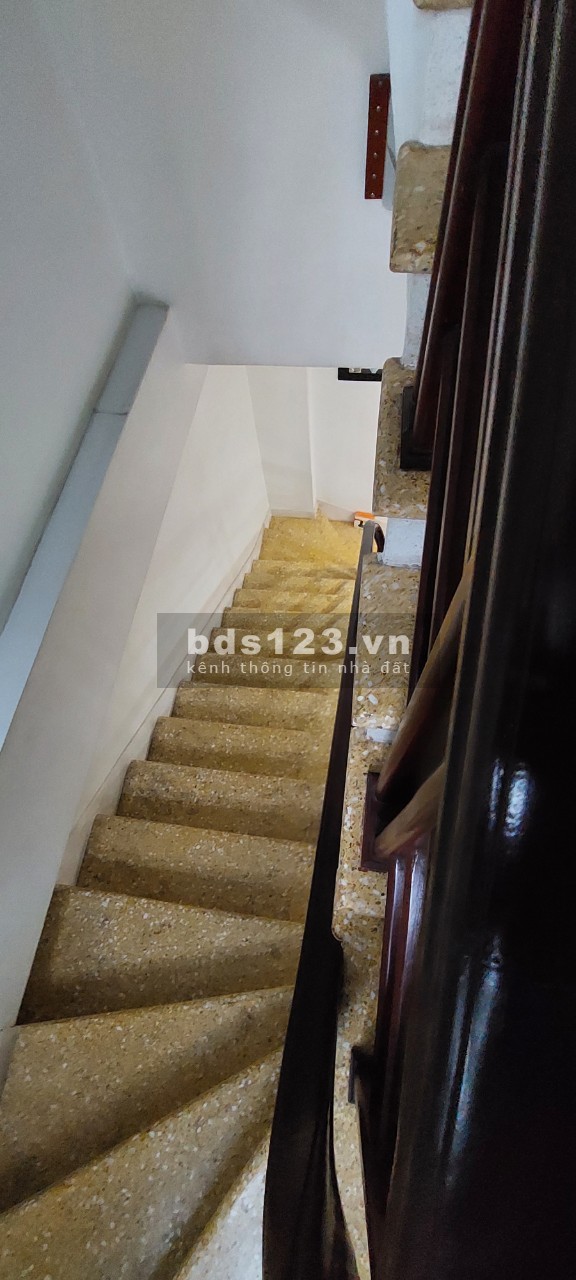 Bán nhà xây mới ở Nguyễn Sơn, Nguyễn Văn Cừ, Ngọc Lâm dt 31m2 5 tầng, giá 4tỷ full nội thất