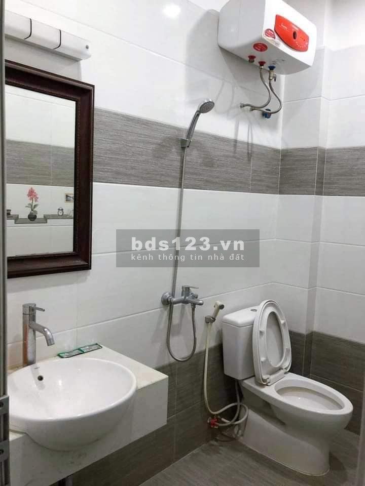 Bán nhà 5 tầng đẹp phố Thượng Thanh, Thượng Cát, diện tích 31m2 5 tầng, giá 3.1 tỷ