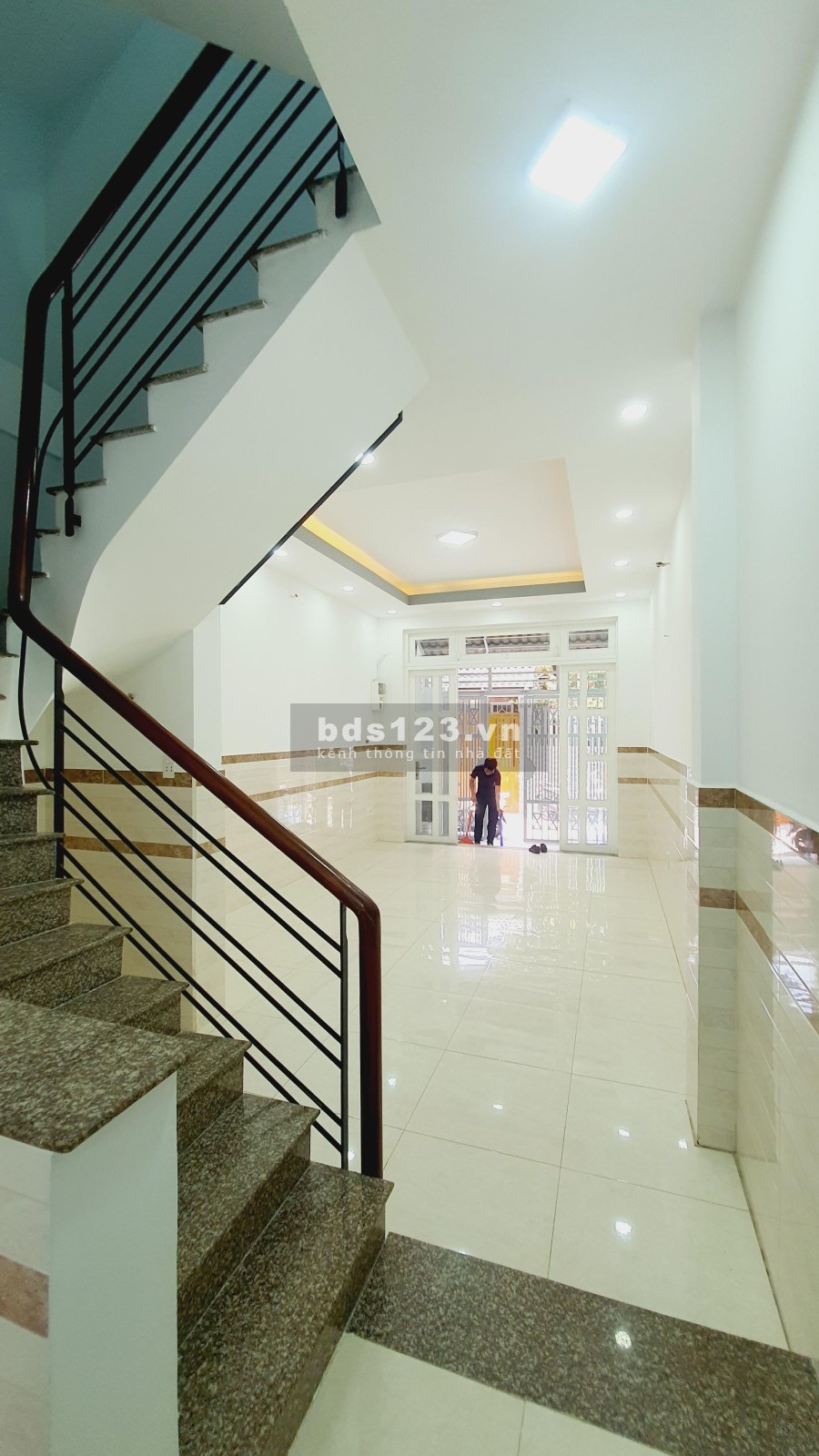 Bán nhà đẹp nhỉnh 8 tỷ ở ngay Ông Tạ CMT8 sầm uất, liên hệ 0943842686 khu dân cư