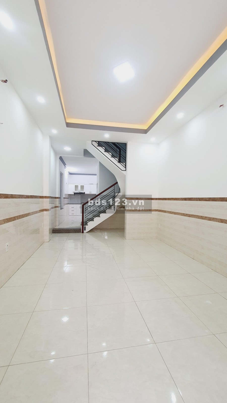 Bán nhà đẹp nhỉnh 8 tỷ ở ngay Ông Tạ CMT8 sầm uất, liên hệ 0943842686 khu dân cư