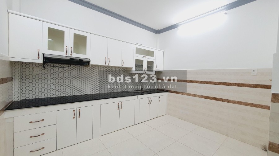 Bán nhà đẹp nhỉnh 8 tỷ ở ngay Ông Tạ CMT8 sầm uất, liên hệ 0943842686 khu dân cư