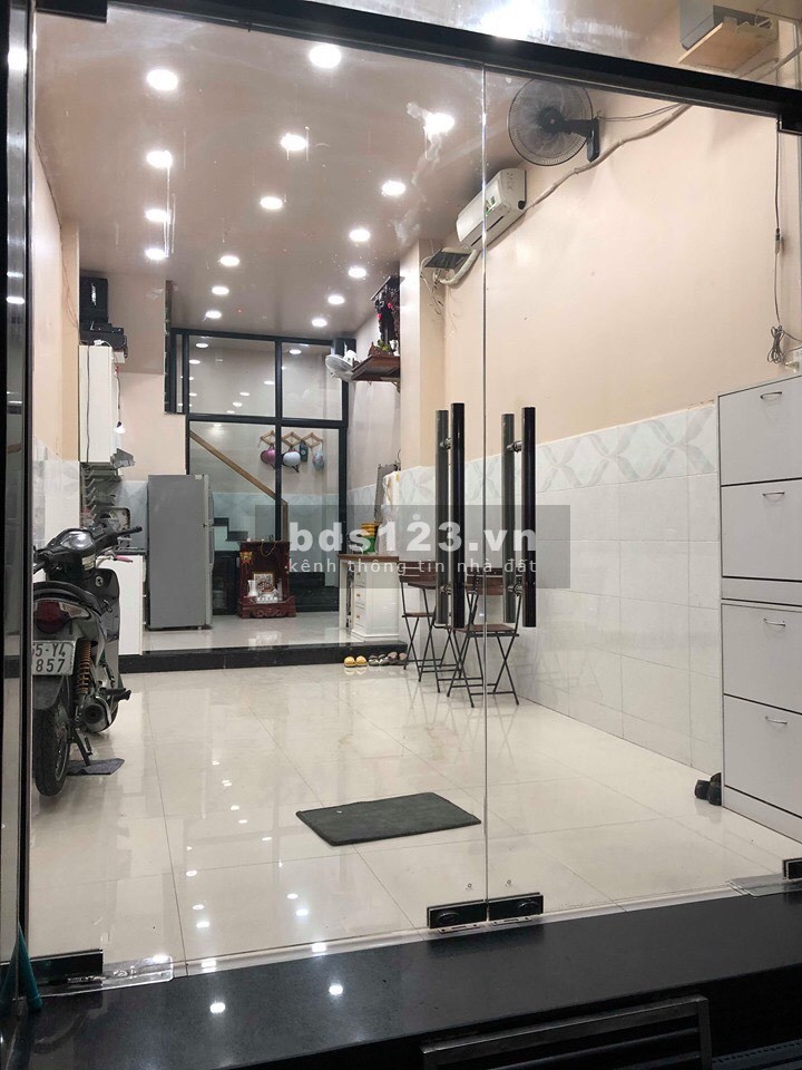Bán nhà nguyên căn mặt tiền đẹp giá rẻ phường 2, Quận 6, kế bên Chợ Lớn, khu dân cư