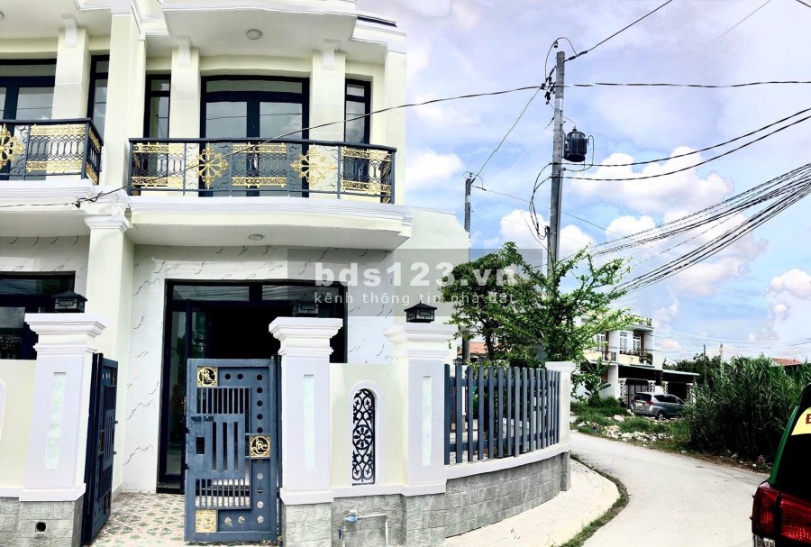 Chỉ 2,3 tỷ nhận ngay nhà phố Long Hậu, 90m2 view sông sát TPHCM…
