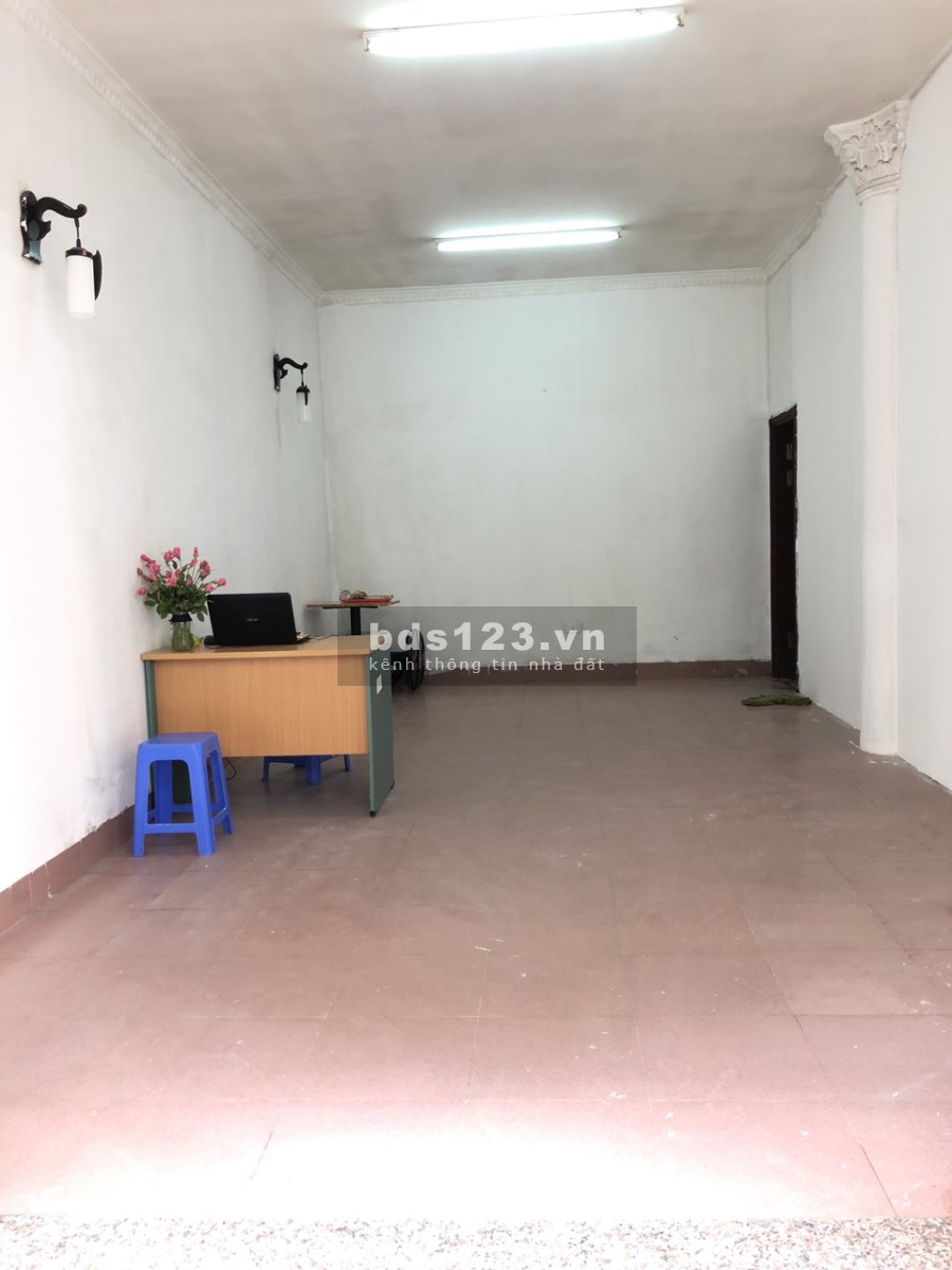Văn phòng Hoàng Quốc Việt, dtsd 30m2, riêng biệt, 1 nhà ra mặt đường, 8tr/th, lh 0912540213