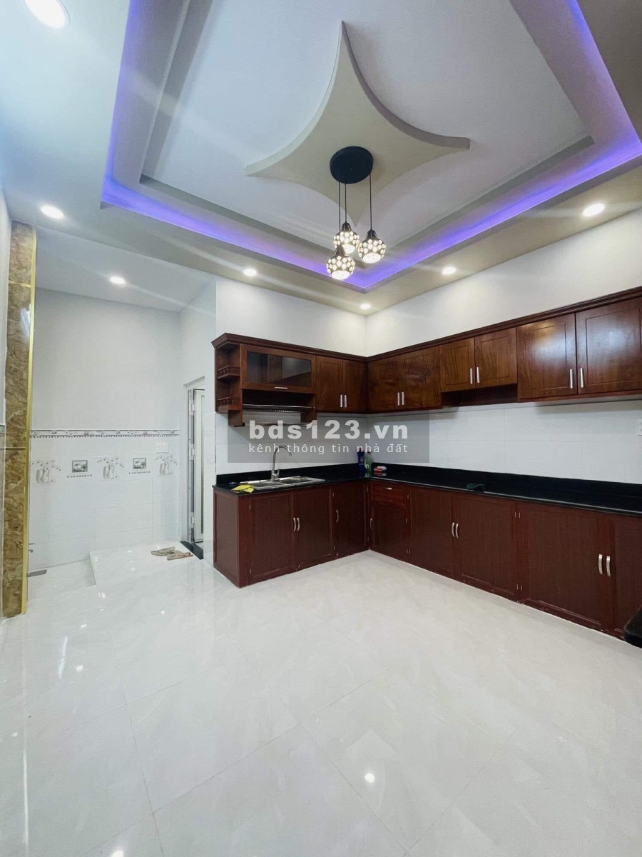 Chỉ 2,3 tỷ nhận ngay nhà phố Long Hậu, 90m2 view sông sát TPHCM…