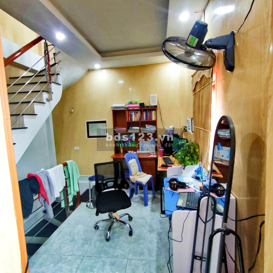 Bán nhà nhỏ tiền Hưng Phúc, diện tích 31m2, cách 30m ô tô, đúc 4 tầng giá bán 2.55 tỷ