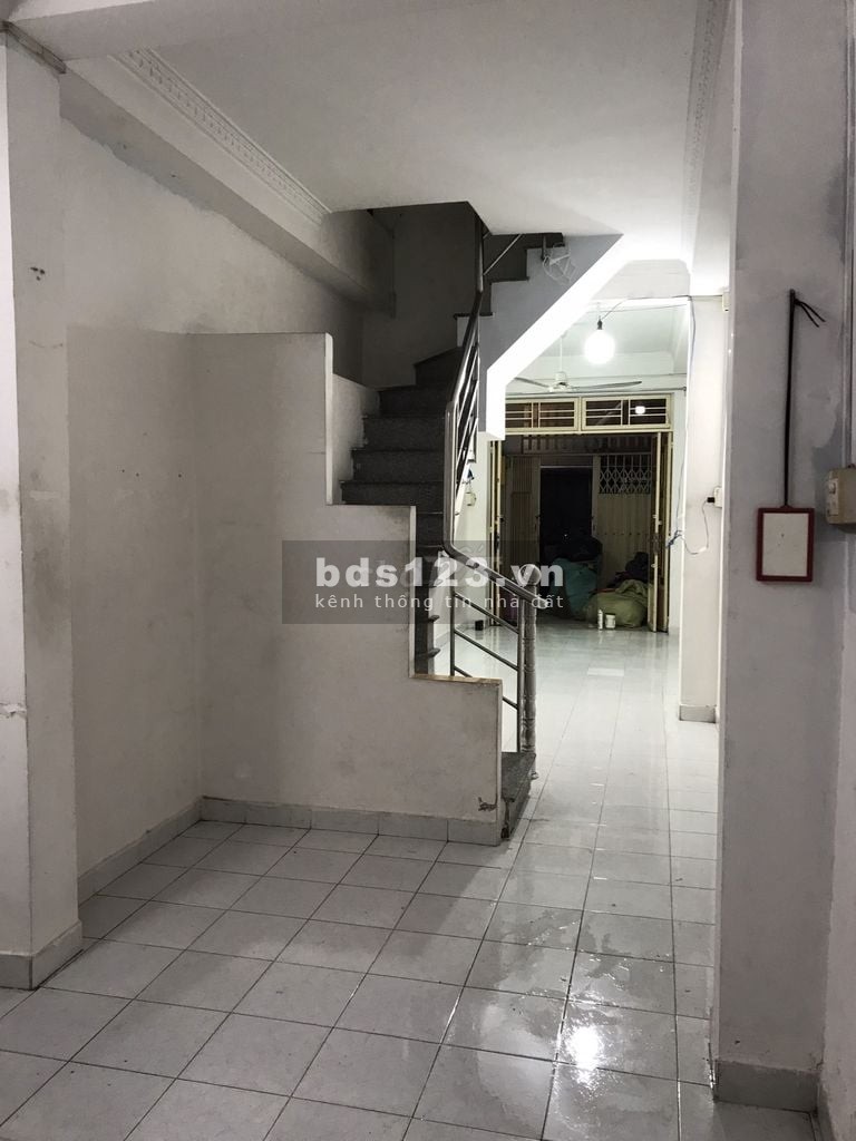 Nhà nguyên căn cho thuê trong chợ thích hợp kinh doanh có 2 tầng, khu dân cư đong
